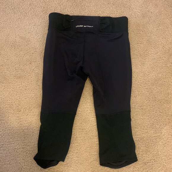 Under Armour medium compression capri size medium - Picture 3 of 4